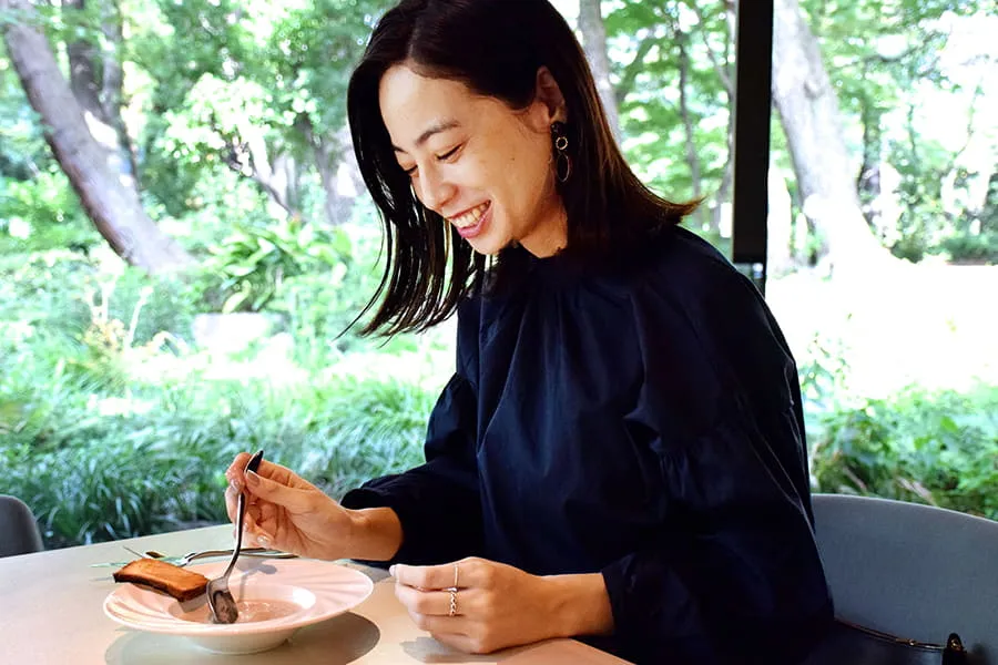 レストラン デュ パルク 「キノコのポタージュスープとパイ生地のラスク」を食べる