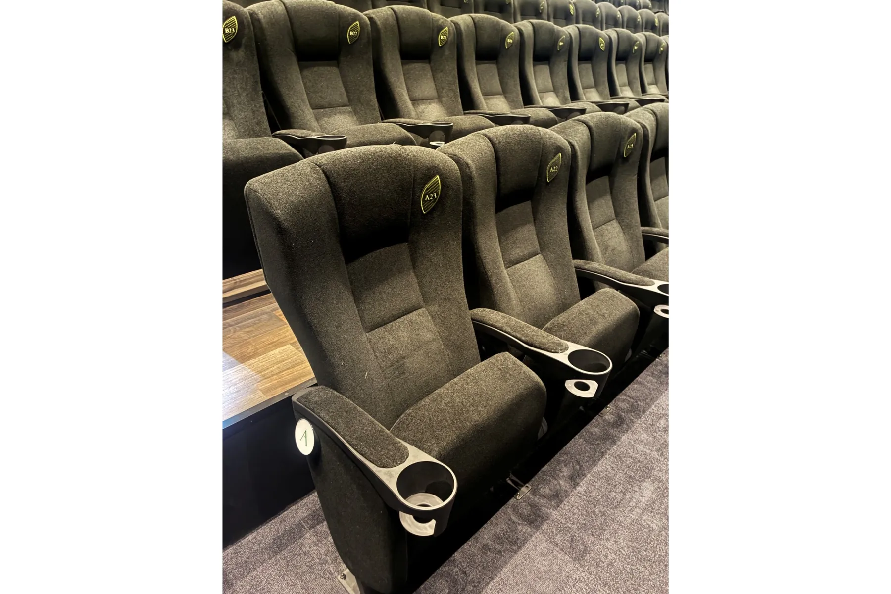 ▲１０９シネマズグランベリーパーク「ロッキングシート」