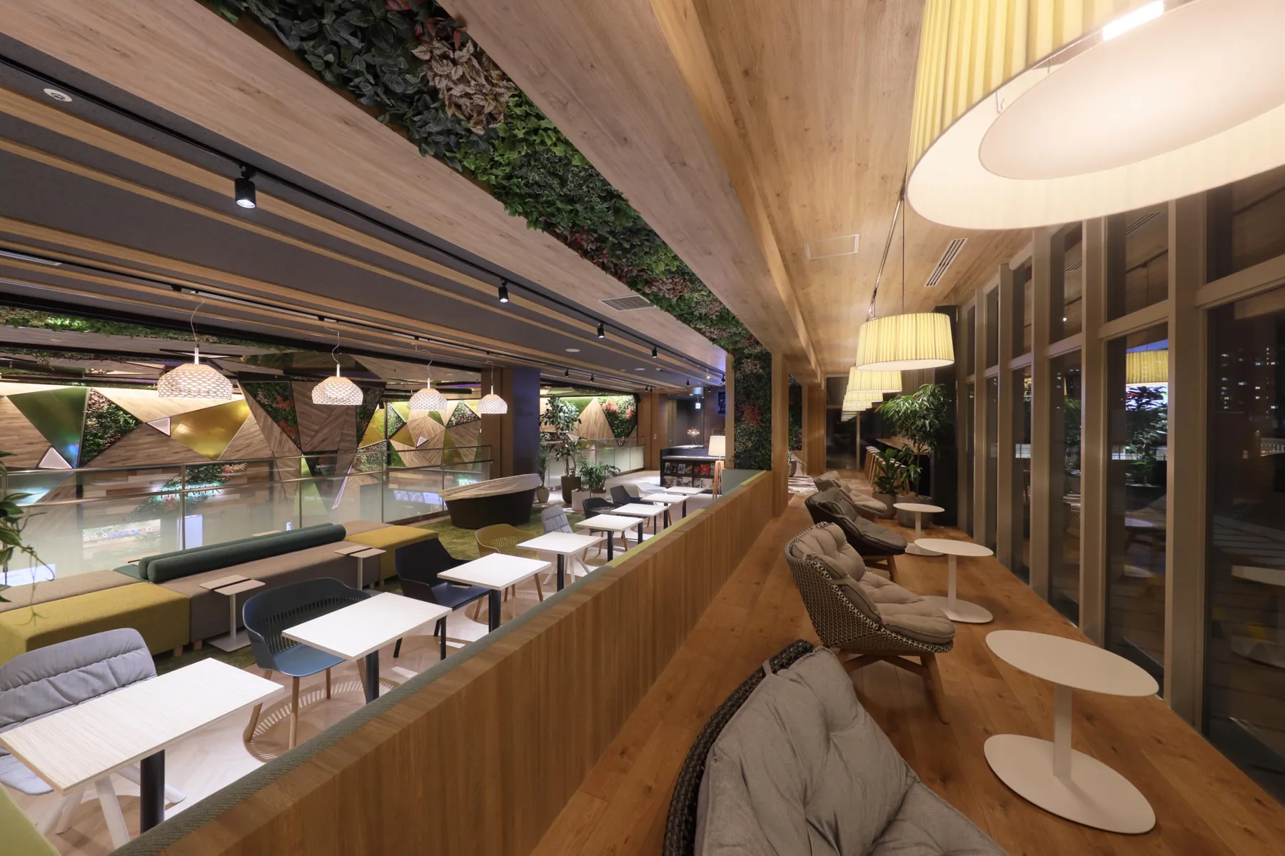 ▲１０９シネマズグランベリーパーク「MEMBER'S LOUNGE THE GARDEN TERRACE」