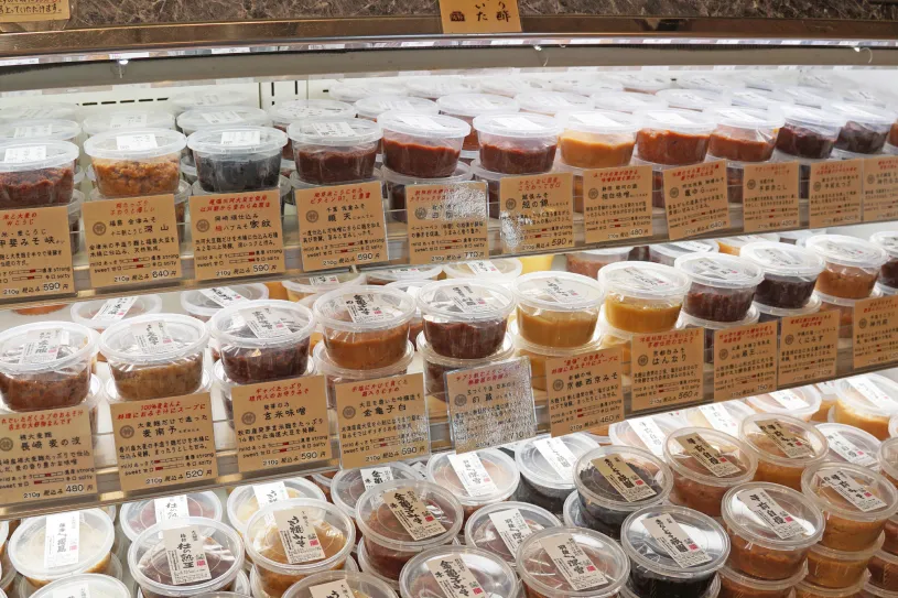 ▲佐野みそ 亀戸本店「噌（にぎやか）カップ」コーナー