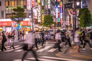新橋烏森通り（新橋駅周辺）