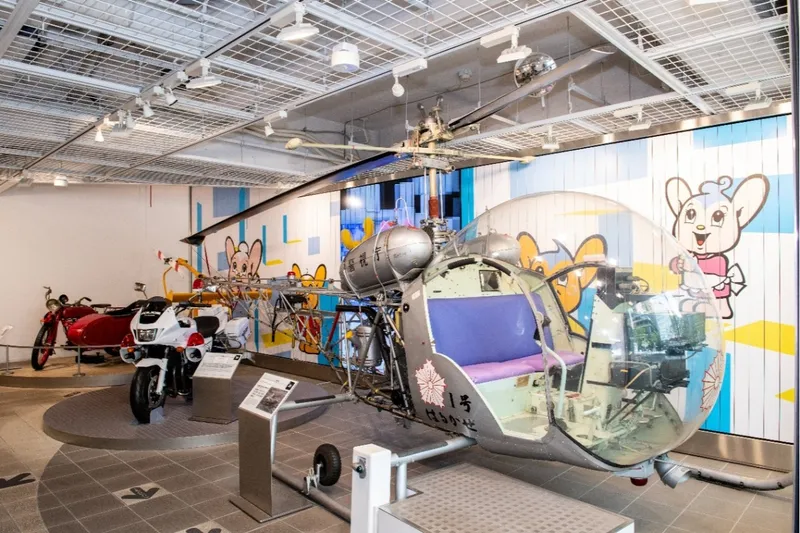 ▲1階　ピーポくんホール「警察車両実車展示」