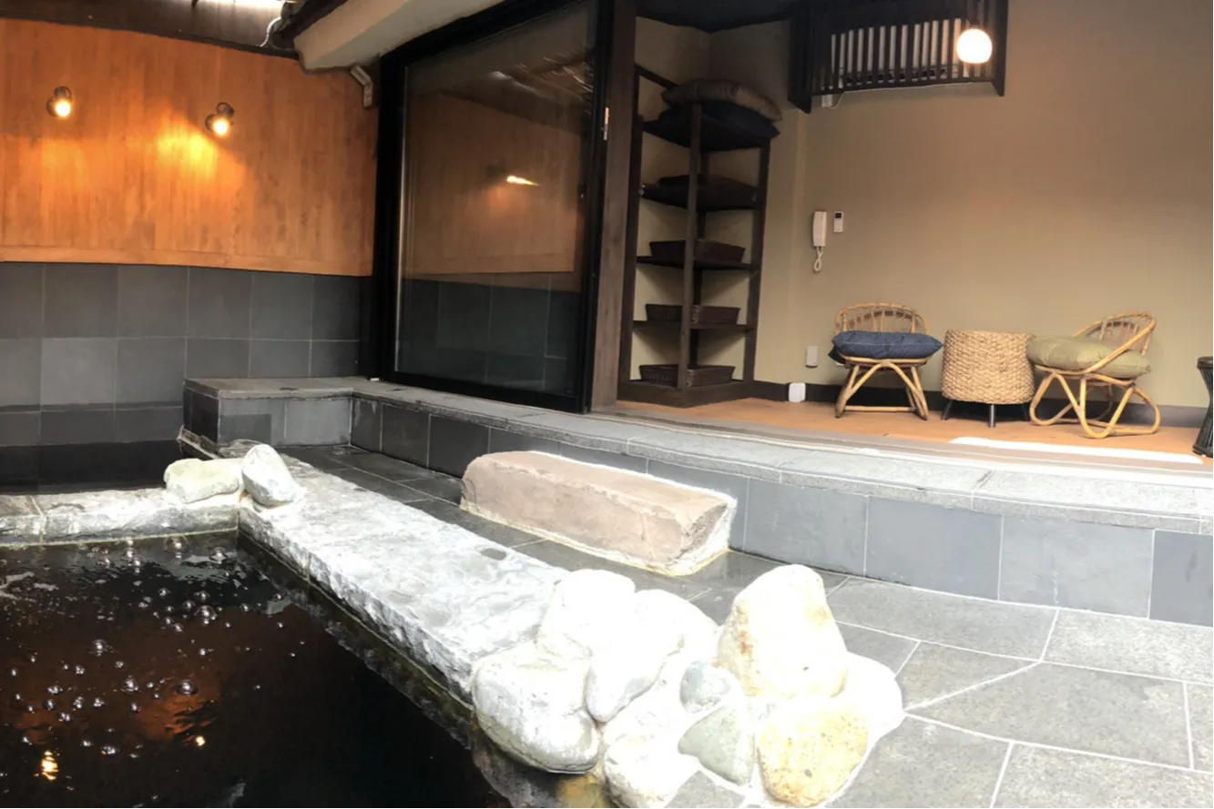 ▲稲村ヶ崎温泉「家族風呂」露天