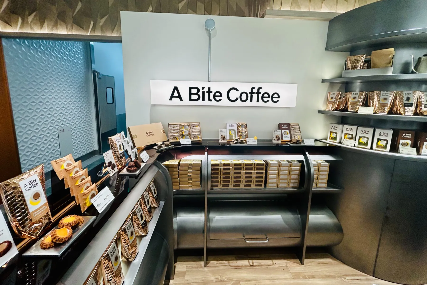 ▲A Bite Coffee グランスタ東京店 外観（撮影：レッツエンジョイ東京編集部）