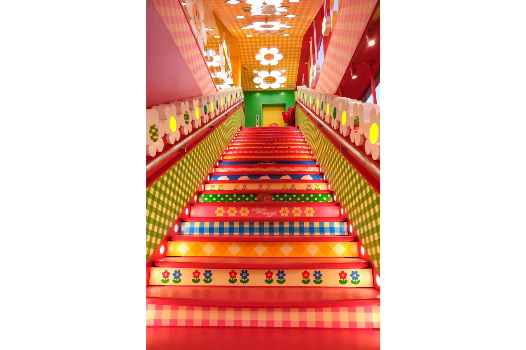 ▲WIGGLE WIGGLE.ZIP HARAJUKU 内観