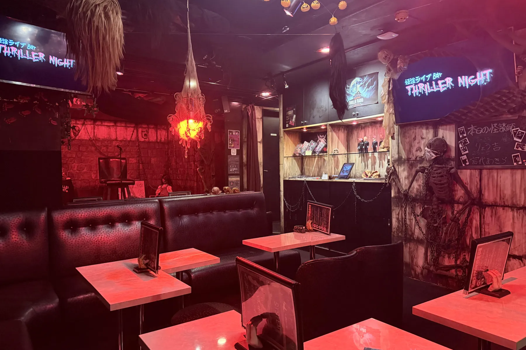 ▲怪談ライブBarスリラーナイト歌舞伎町店 内観