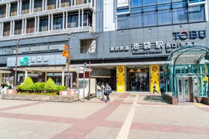 池袋駅西口駅前広場
