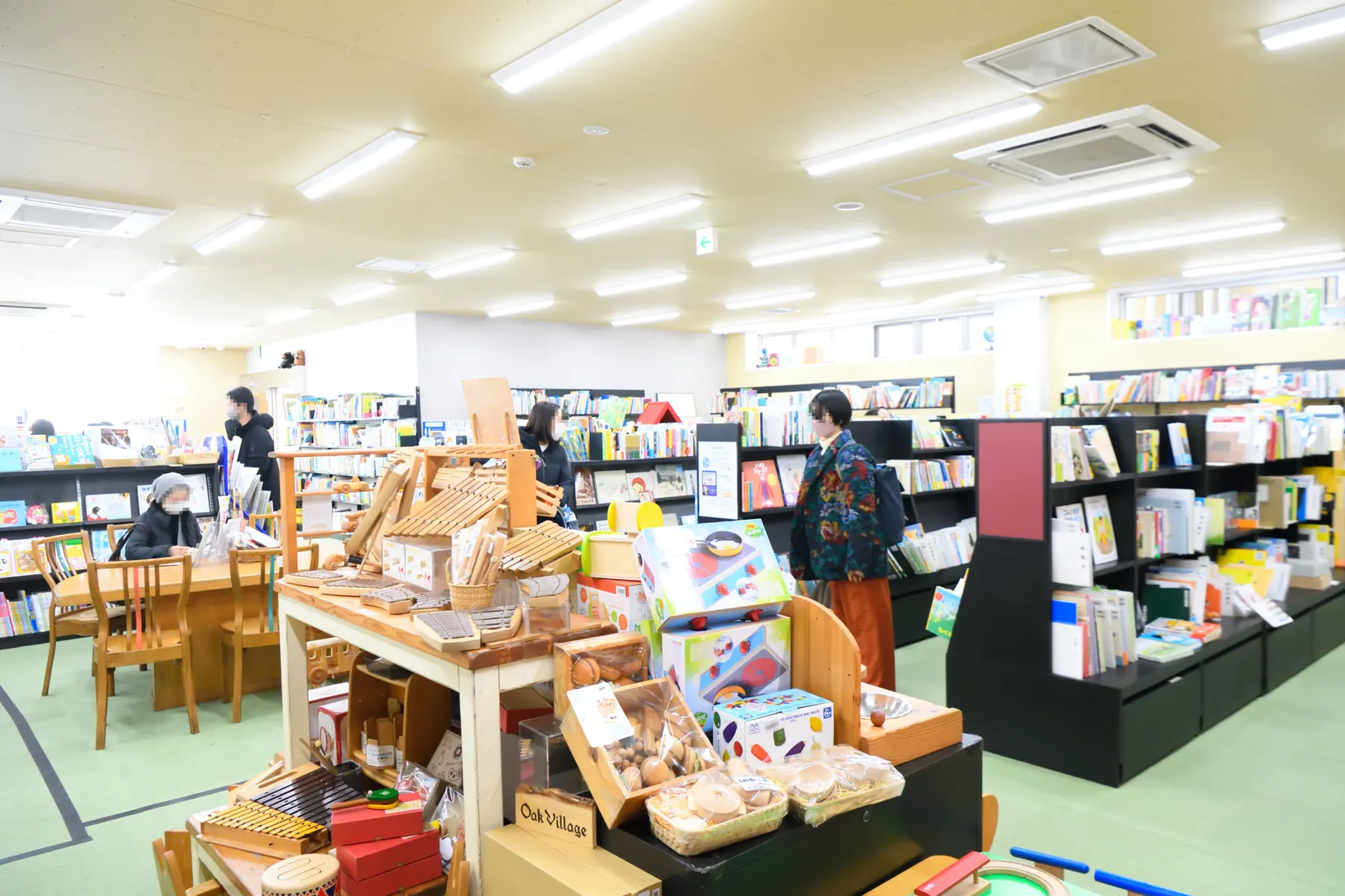 ▲クレヨンハウス東京店 2階（子どもの本と木のおもちゃの専門店）