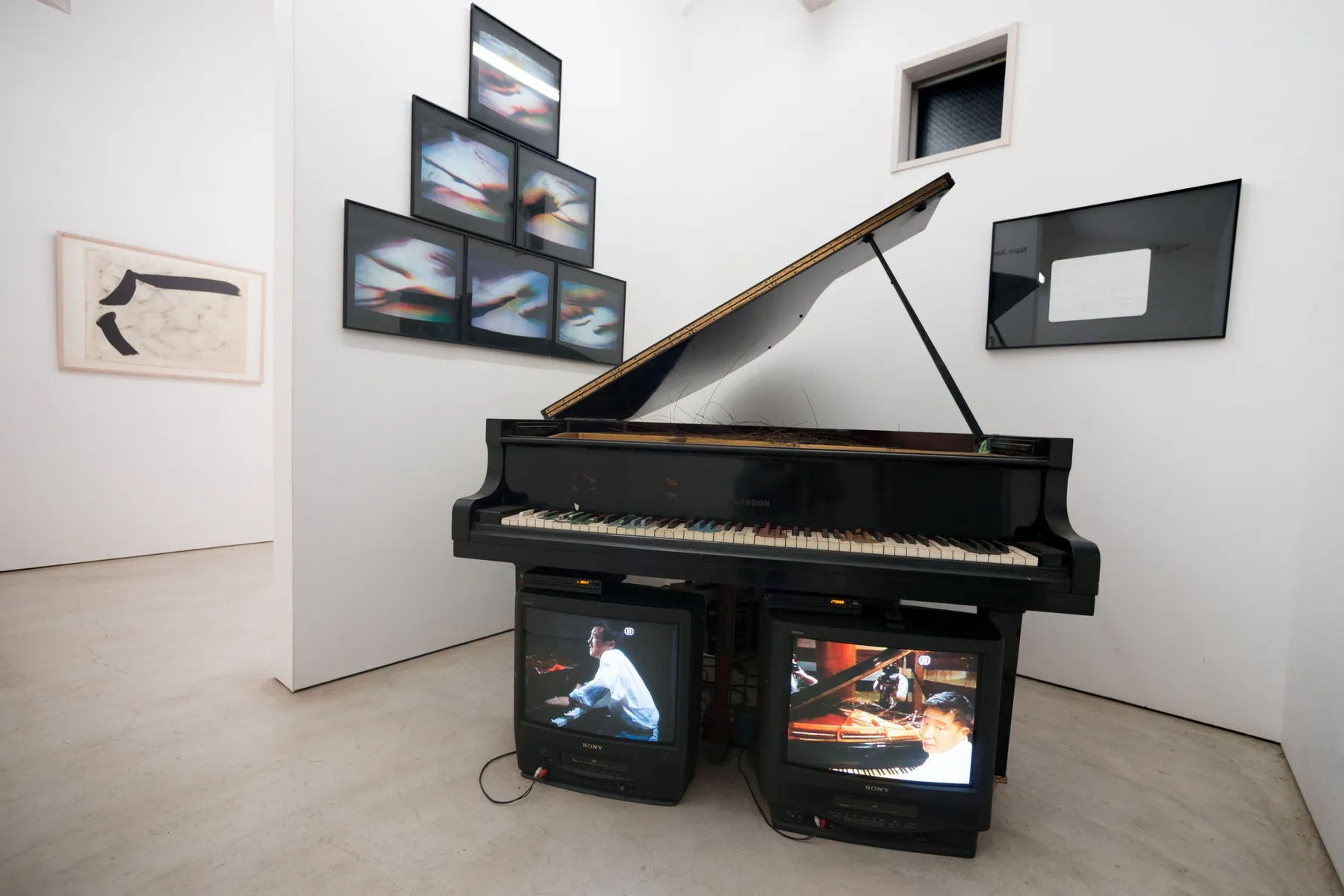 ▲カスヤの森現代美術館 ナム・ジュン・パイク 常設展示