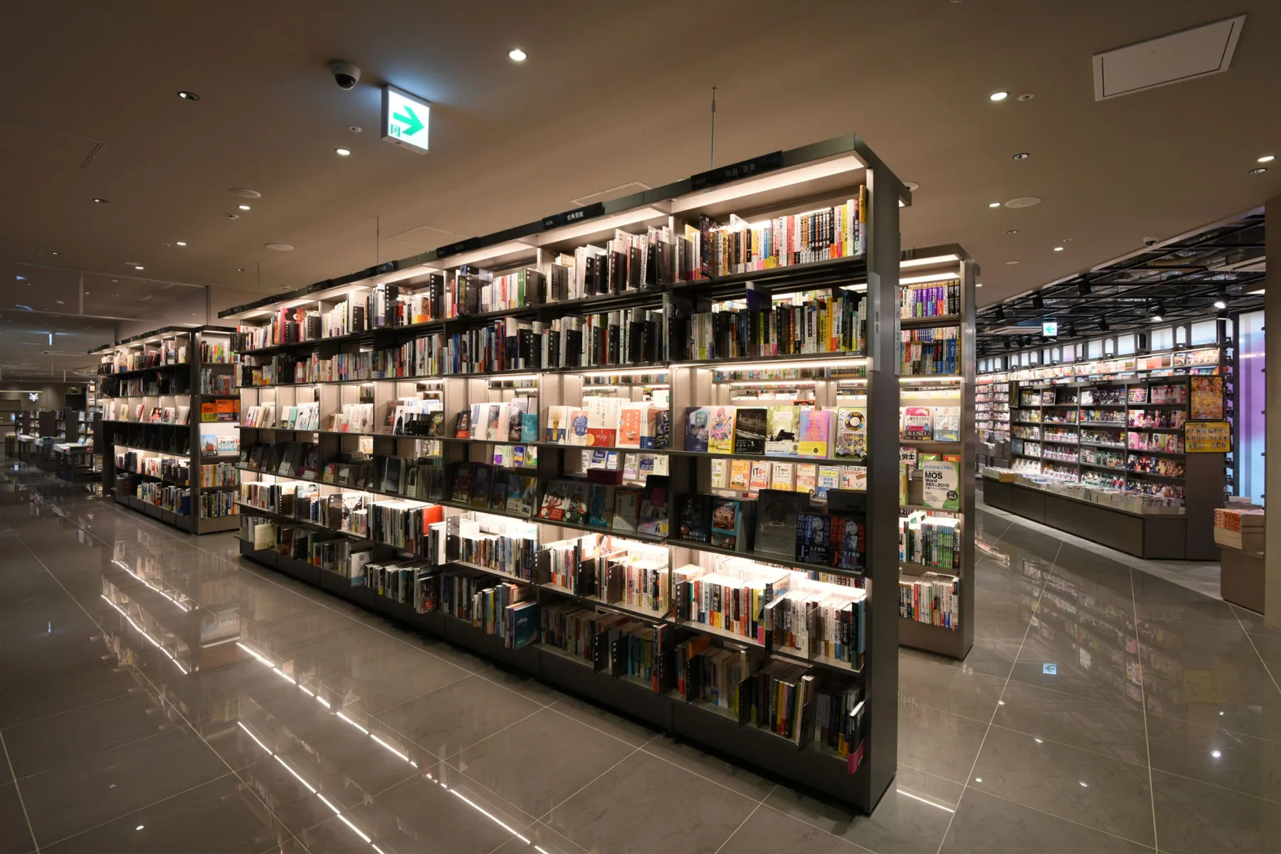 TSUTAYA BOOKSTORE 渋谷サクラステージ_3
