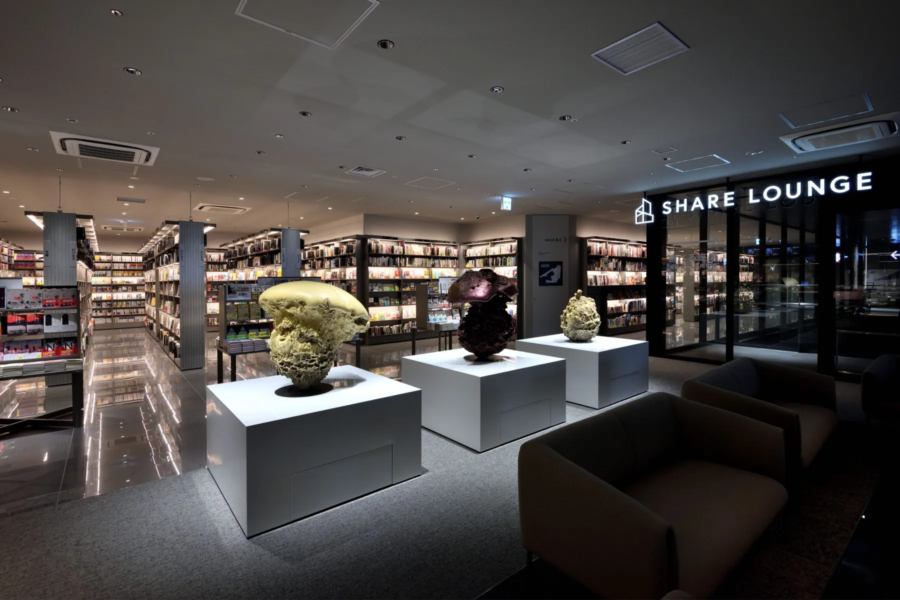 TSUTAYA BOOKSTORE 渋谷サクラステージ_5