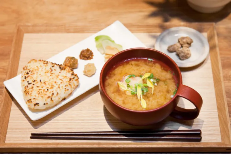 ▲みそ汁カフェ味苑「素おみそ汁セット」例
