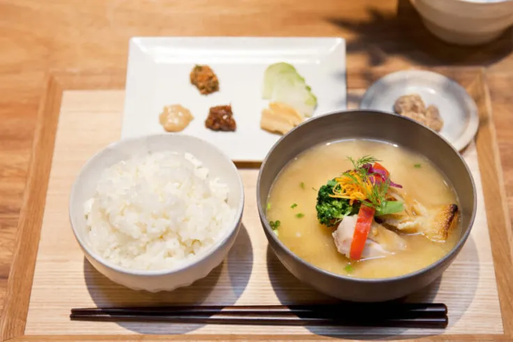 ▲みそ汁カフェ味苑「具だくさんおみそ汁セット」例