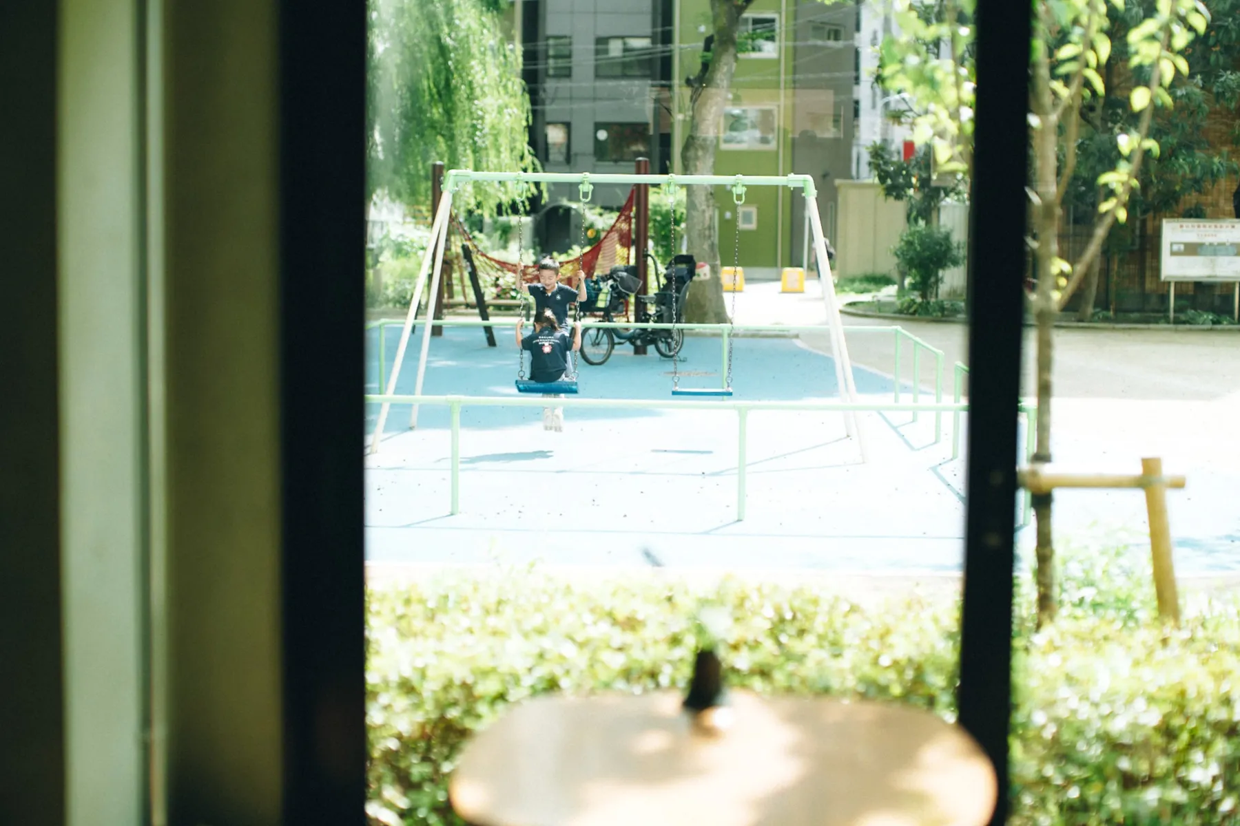 ▲Parklet Nihonbashi 店内からは堀留児童公園が見える