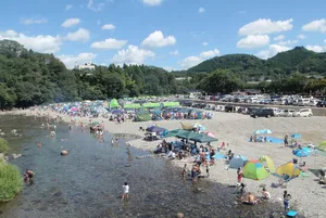 秋川橋河川公園バーベキューランド　＜キャンプ場・バーベキュー場＞