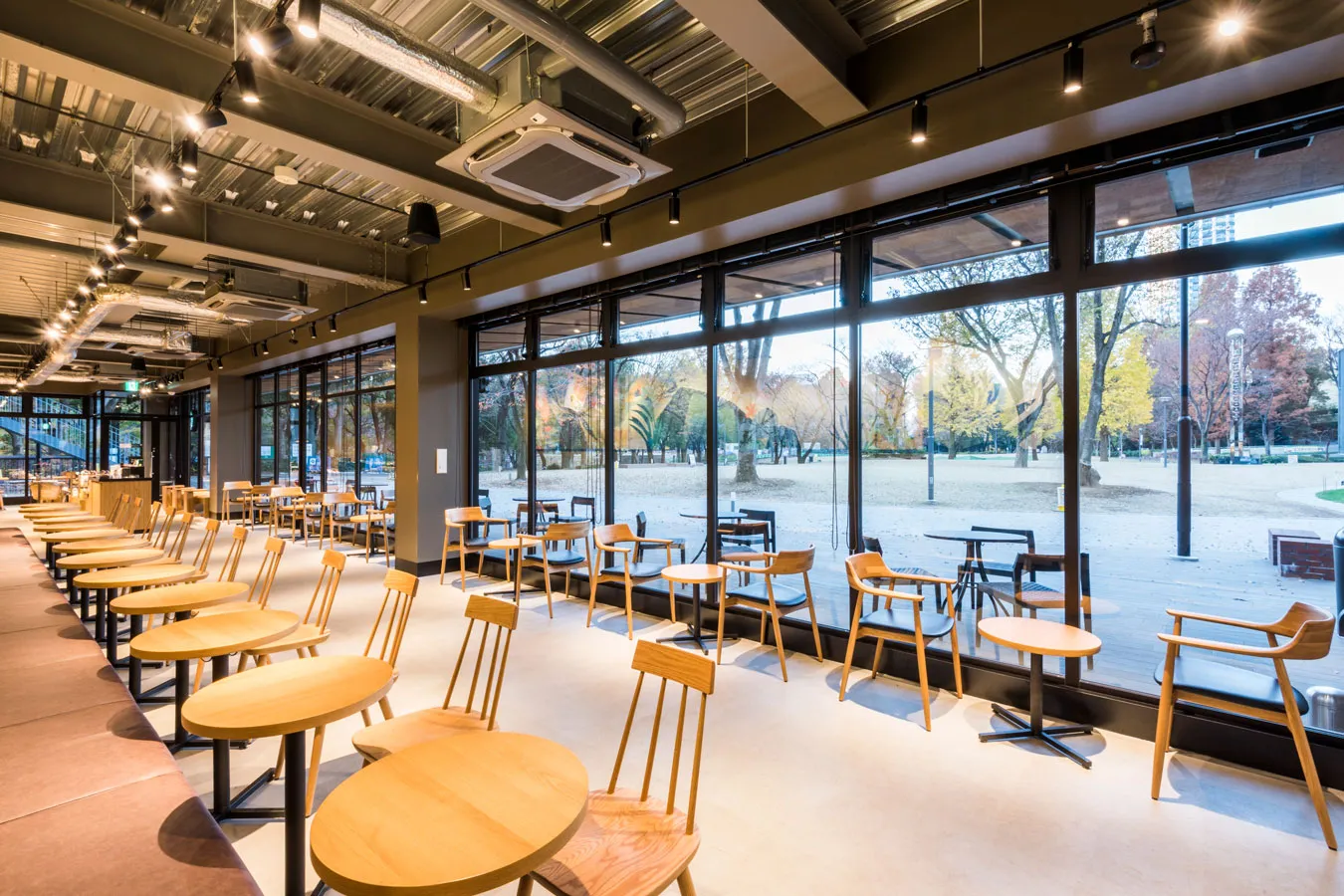 スターバックス コーヒー 新宿中央公園 SHUKNOVA店