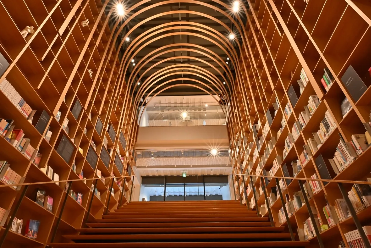 早稲田大学 国際文学館 （村上春樹ライブラリー）