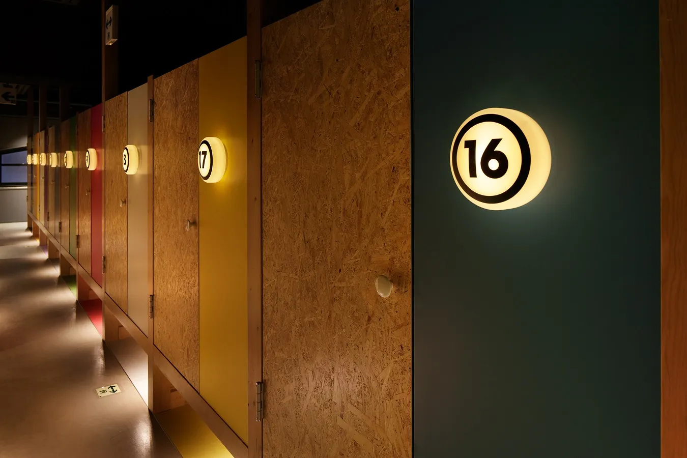 Booth Net Cafe&Capsule_5