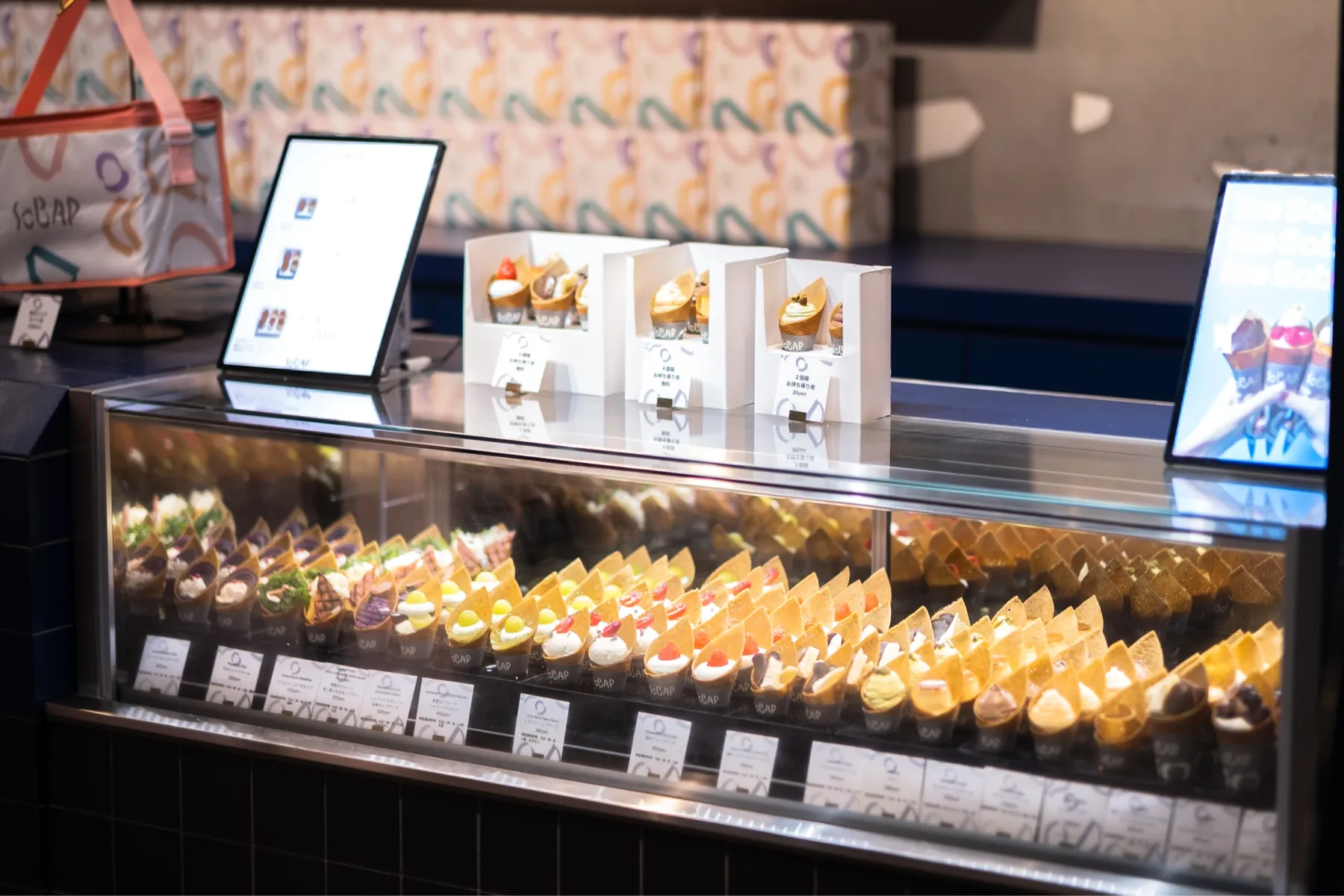 ▲SOBAP グランスタ東京店 ショーケース（イメージ）