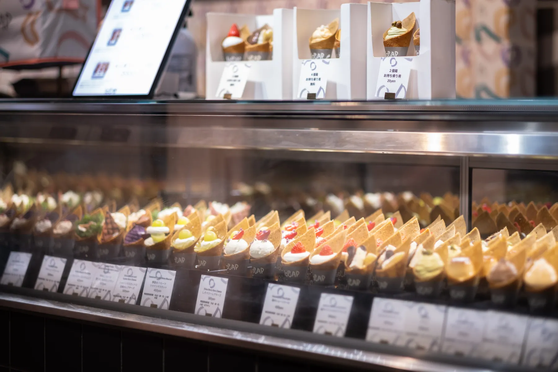 ▲SOBAP グランスタ東京店 ショーケース（イメージ）