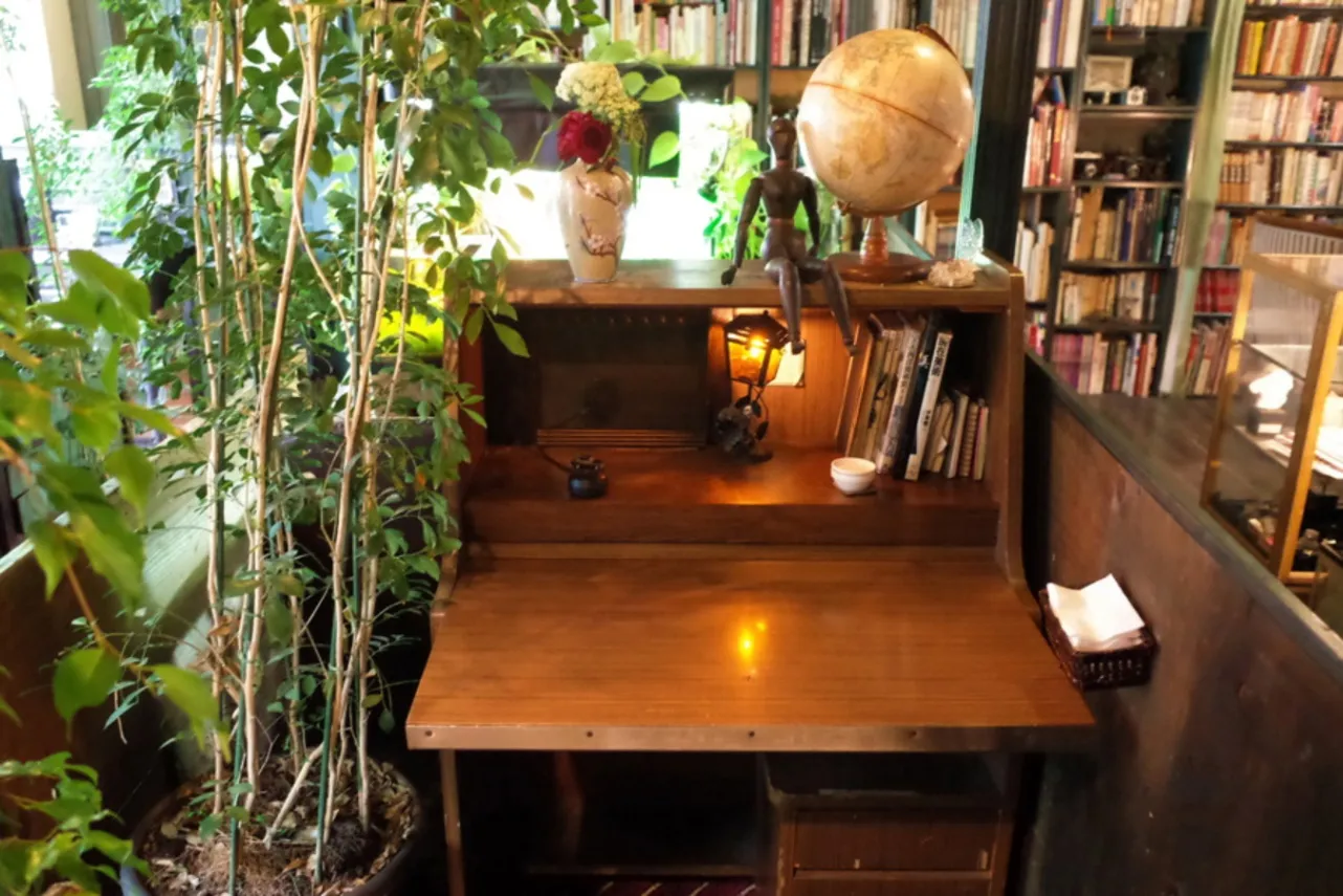 アール座読書館_7