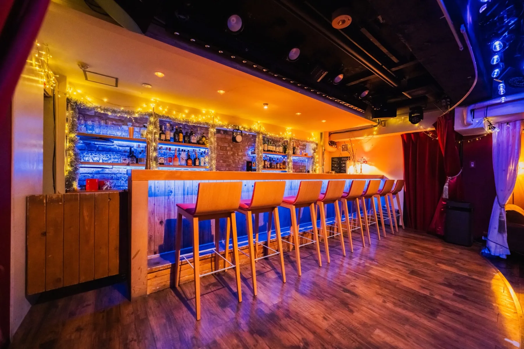 傷ついたダンサーが集まるBAR キズキ_6