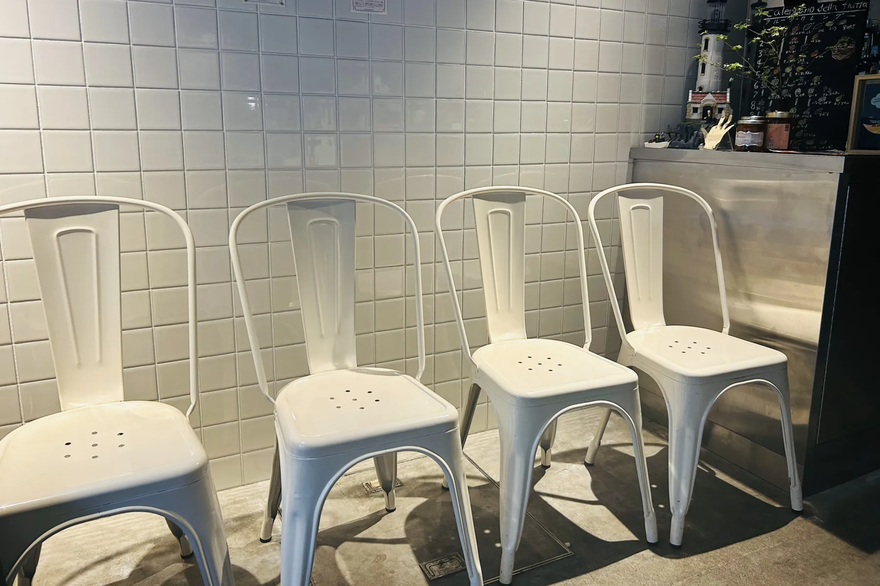 ▲Gelateria SINCERITA イートインスペース（撮影：レッツエンジョイ東京編集部）