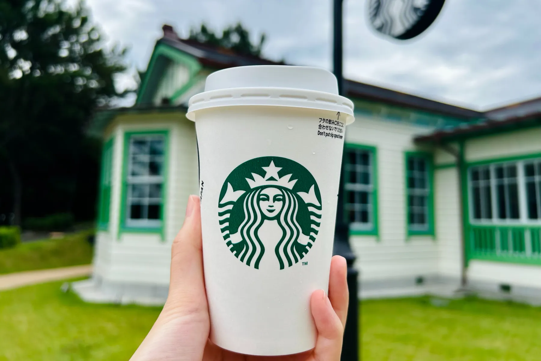 ▲スターバックス コーヒー 横浜海の公園店 メニュー一例（撮影：レッツエンジョイ東京編集部）