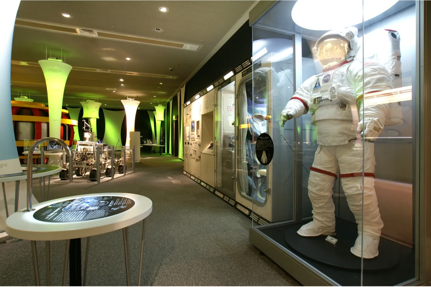▲2階展示場「宇宙への挑戦ゾーン」（写真提供：つくばエキスポセンター）