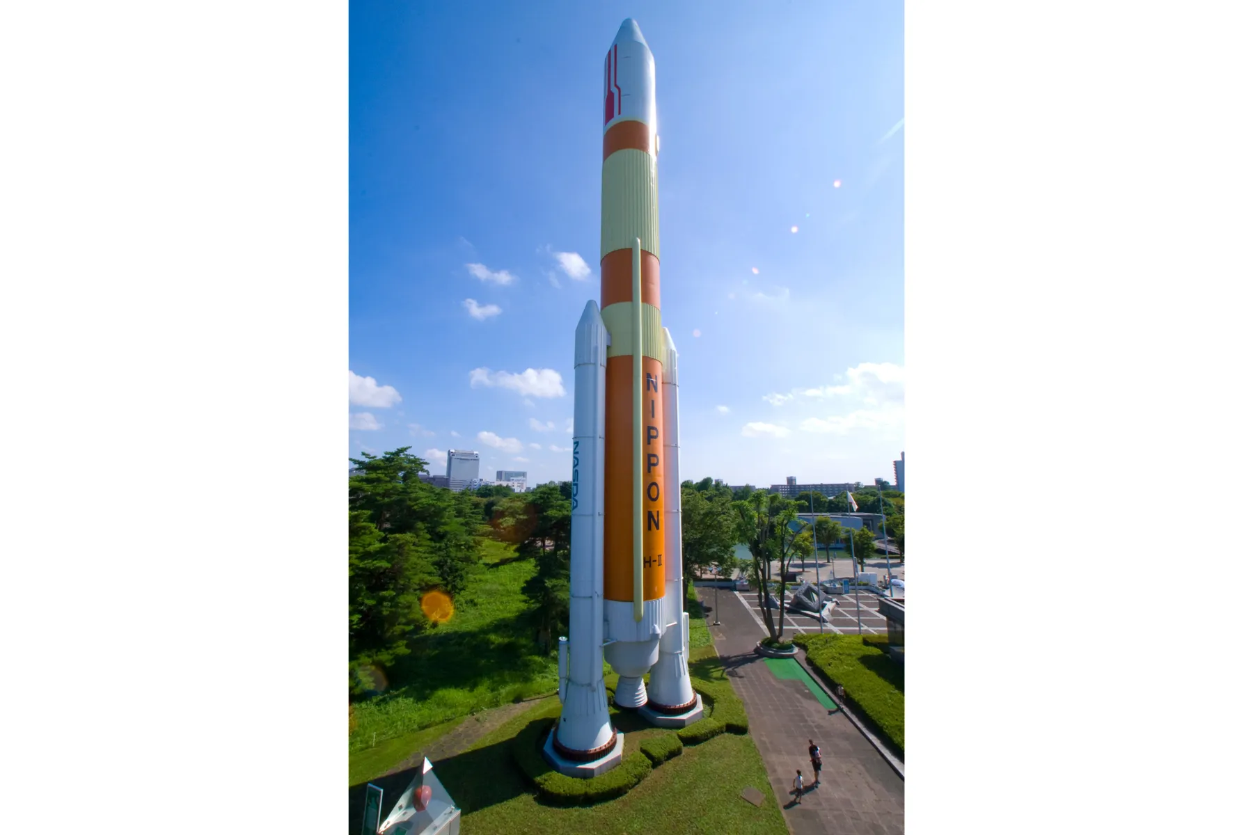 ▲屋外展示場「H-IIロケット実物大模型」（写真提供：つくばエキスポセンター）