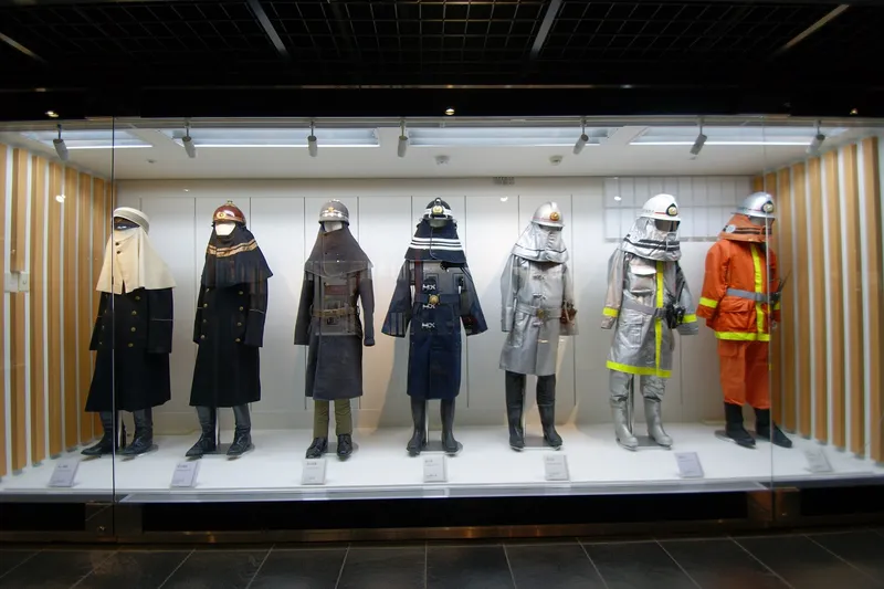 ▲4階「防火衣の変遷」