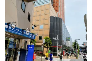 図書館カウンター三軒茶屋