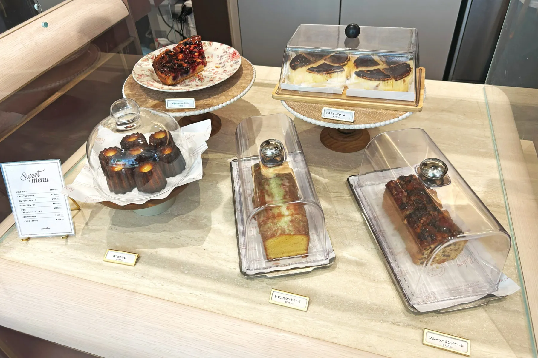 ▲Jmcoffee GINZA LOUNGE ショーケース内（撮影：レッツエンジョイ東京編集部）