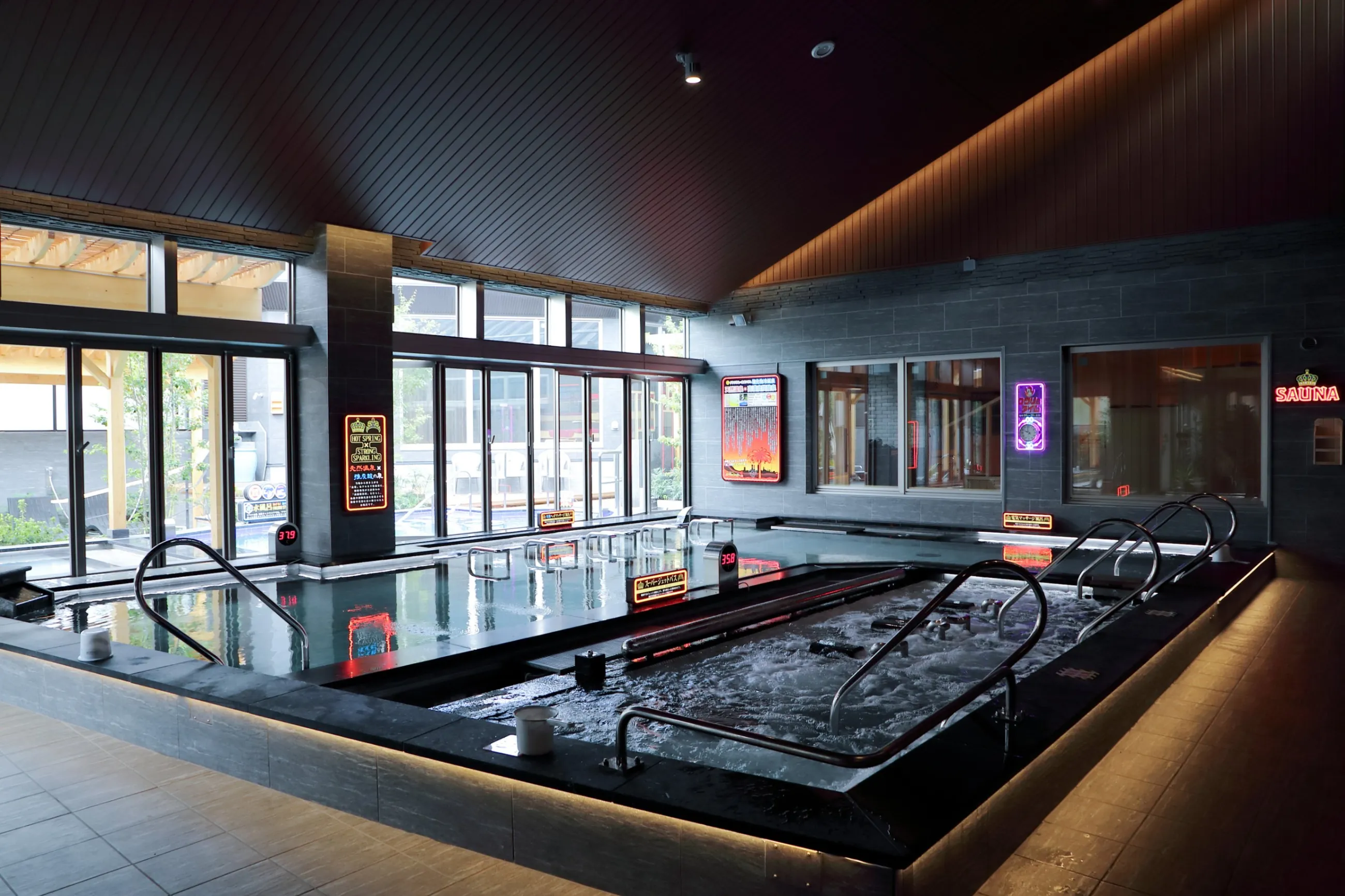 関東最⼤級！温浴施設「温泉バルコニー キング＆クイーン」埼玉県所沢