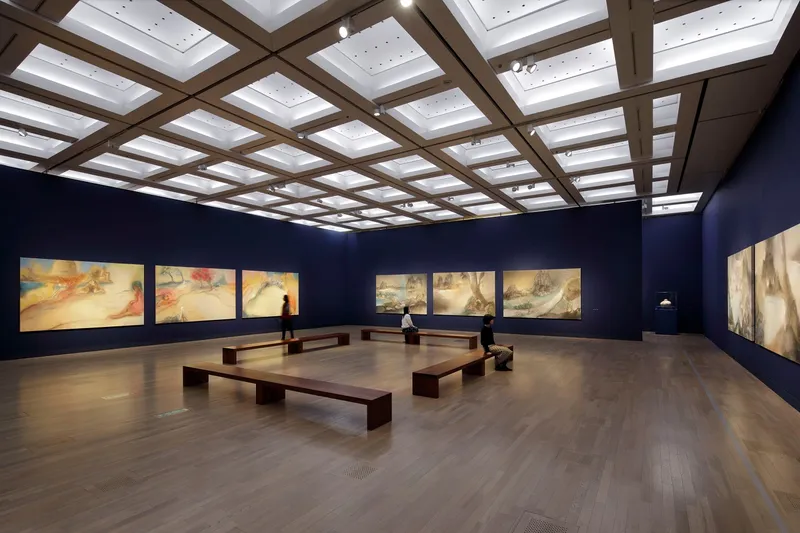 ▲「イケムラレイコ　土と星 Our Planet」国立新美術館　2019年　展示風景 撮影：志摩大輔