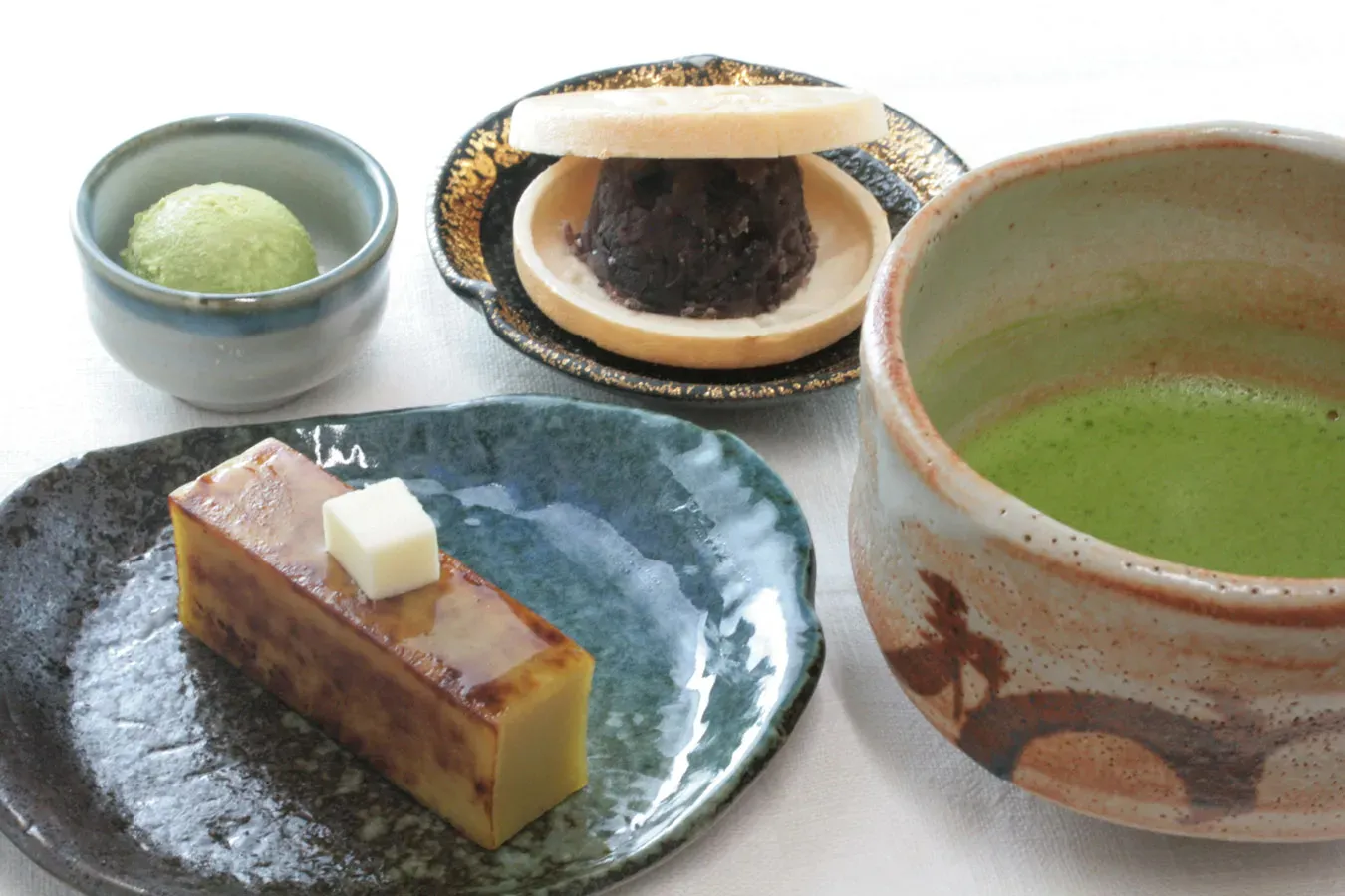 ▲舟和本店喫茶室「焼芋ようかんセット」