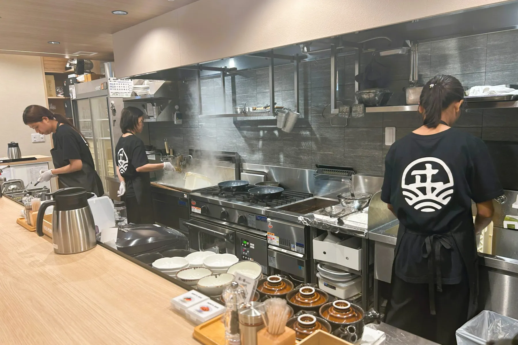 ▲麺屋いしヰ 銀座店 店内（撮影：レッツエンジョイ東京編集部）