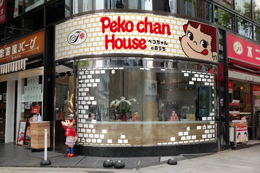 不二家 店頭ペコちゃん 107cm 台座付き