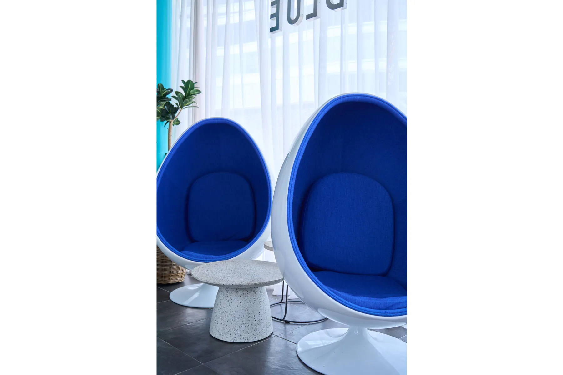 THE BLUE_4
