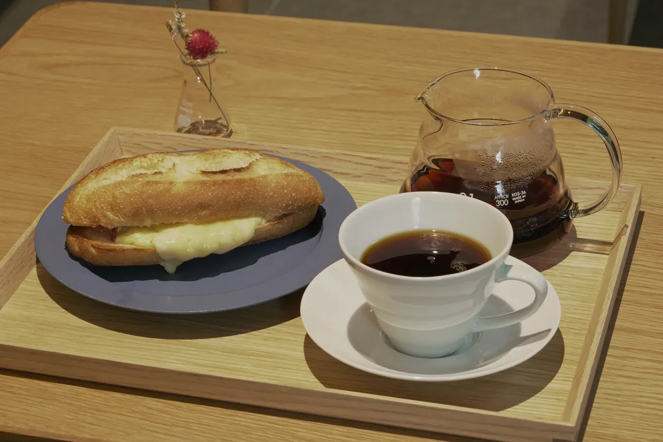 ▲HARIO CAFE 泉屋博古館東京店 メニュー例（「ハムチーズホットサンドセット」）
