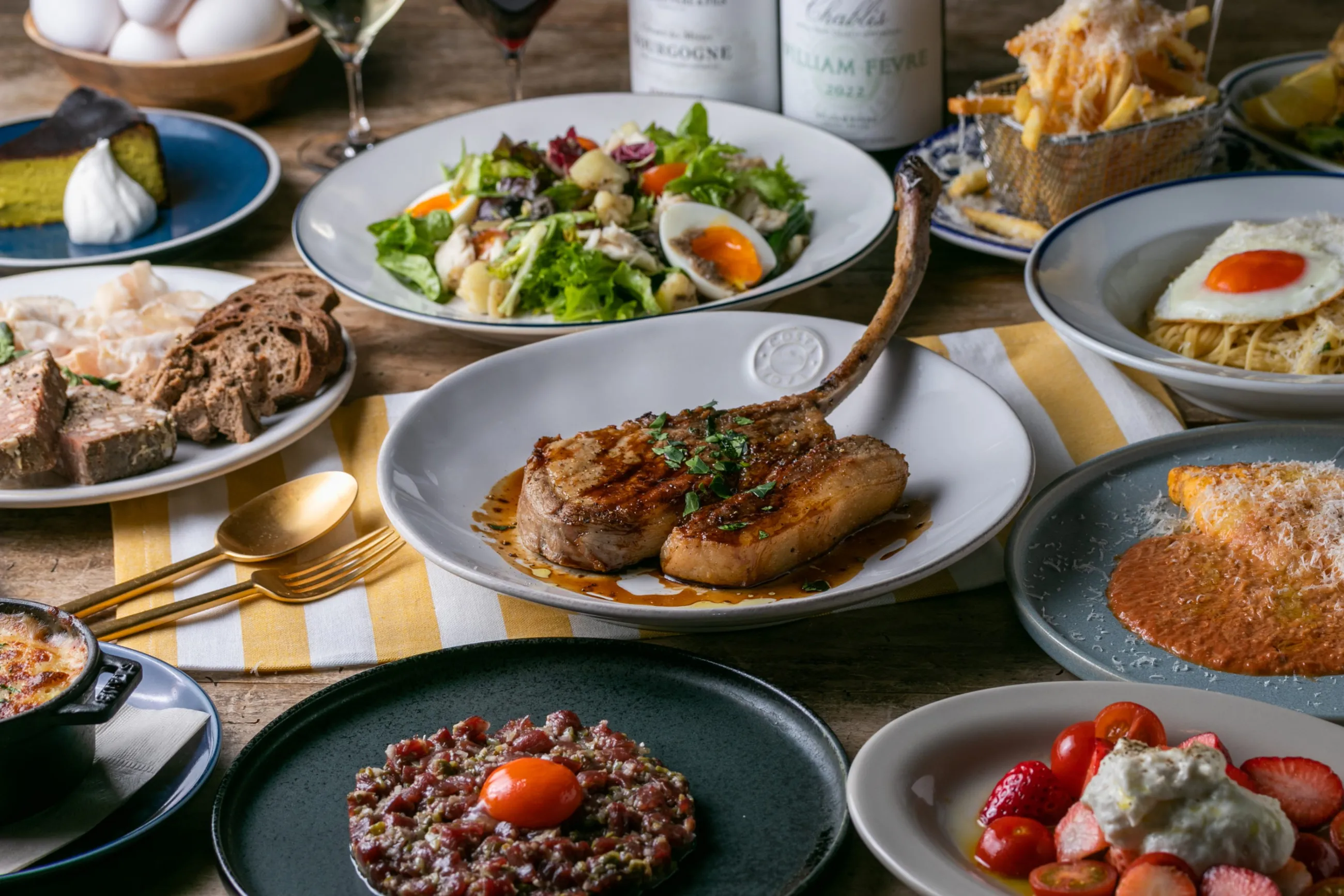 洋書 Bistronomy: French Food Unbound 卵にこだわった本格フレンチも！ブラッスリー＆カフェ「アンドオーヴォ