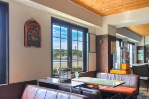 ヘミングウェイ江ノ島本店