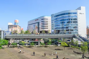 川口駅東口キュポ・ラ広場