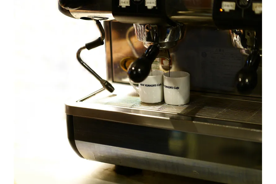 NEW YORKER’S Cafe 新橋汐留口駅前店_3